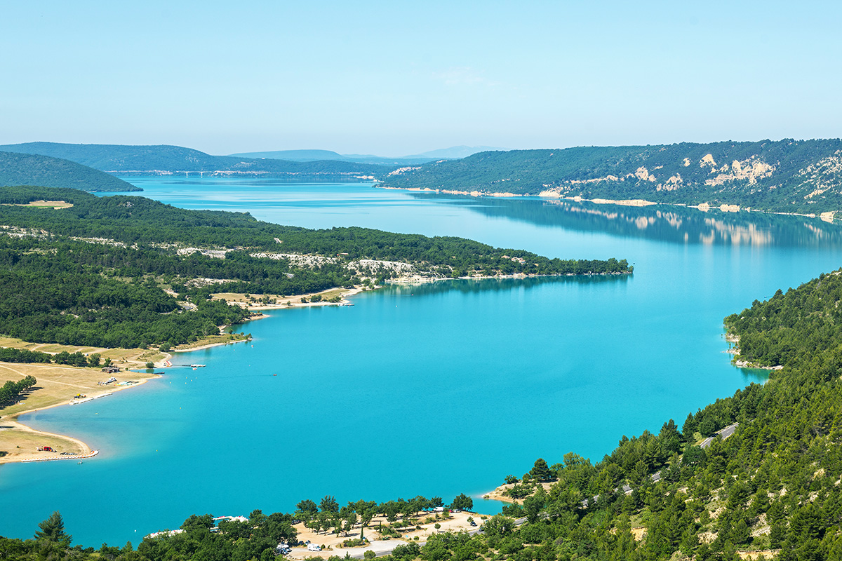 Séjourner au Lac de Sainte Croix : comment s&rsquo;y prendre ?