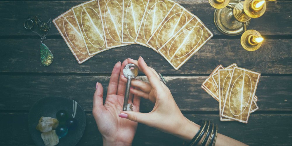 Où se faire tirer les cartes de tarot ?